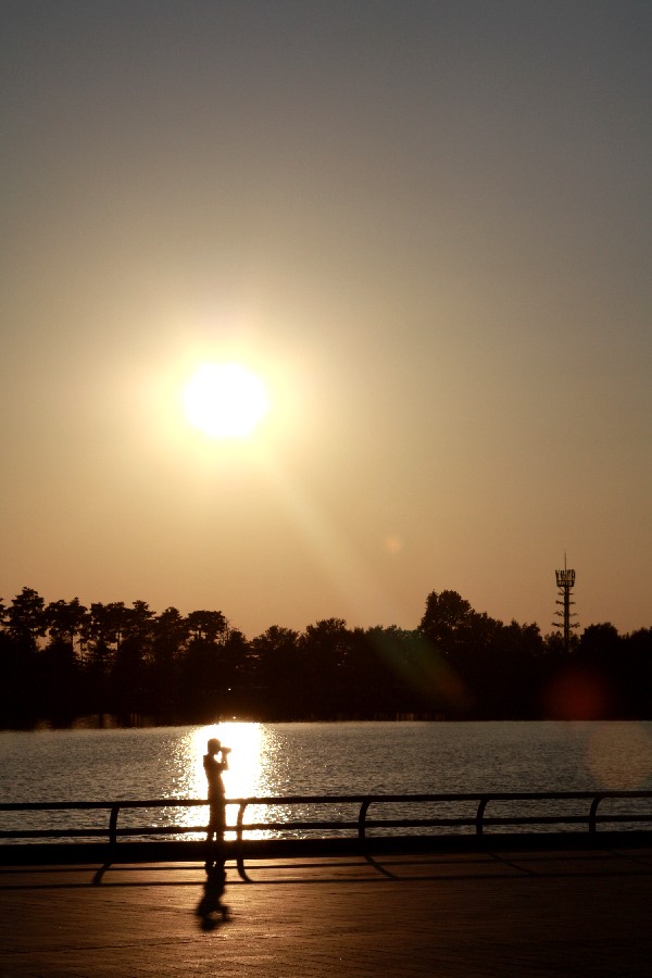 Prize winners - Jeong Jingeung – Man Photographing the Sunset